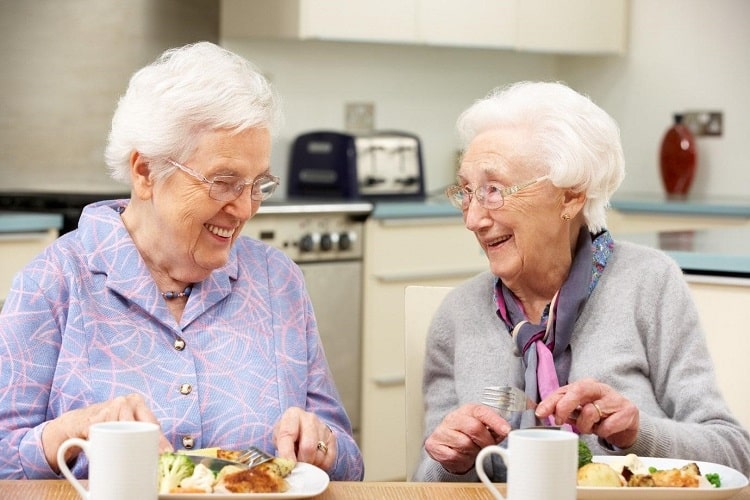 آشپزی برای افراد سالمند و کم‌توان 