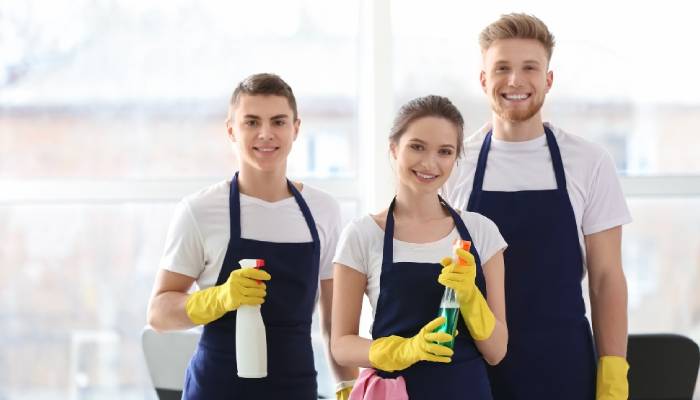 نظافتچی خانم بهتر است یا آقا؟