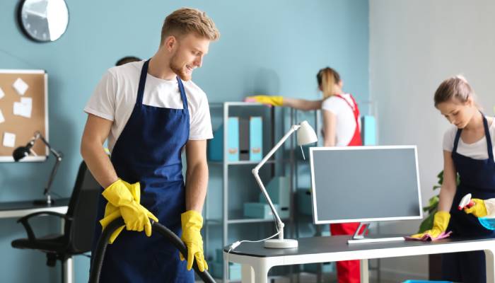 نظافتچی خانم بهتر است یا آقا؟