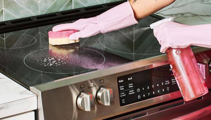 چطور فر اجاق گاز را به بهترین شکل تمیز کنیم؟