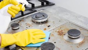 چطور فر اجاق گاز را به بهترین شکل تمیز کنیم؟