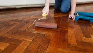 راهکارهایی برای افزایش عمر پارکت با واکس منظم
