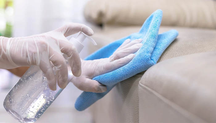 پاک کردن لکه آب زرشک از مبل