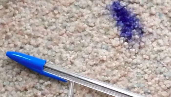 روش ساده پاک کردن جوهر خودکار از روی فرش