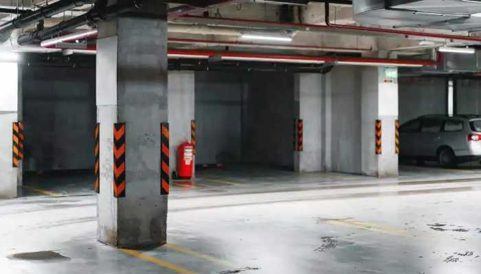 پاک کردن لکه روغن از کف پارکینگ ساختمان