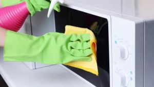 چگونه مایکروفر را تمیز کنیم تا هیچ ردی از کثیفی نماند