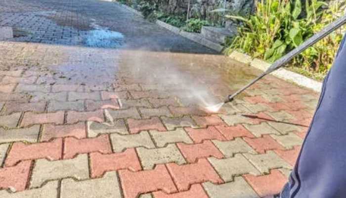 روش های آسان برای نظافت حیاط و پشت بام