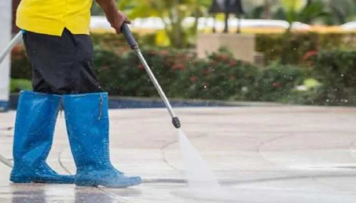 نظافت و شست و شوی کف پارکینگ